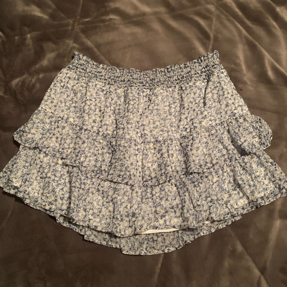 Free The Roses blue and white floral patterned tiered skirt, size L